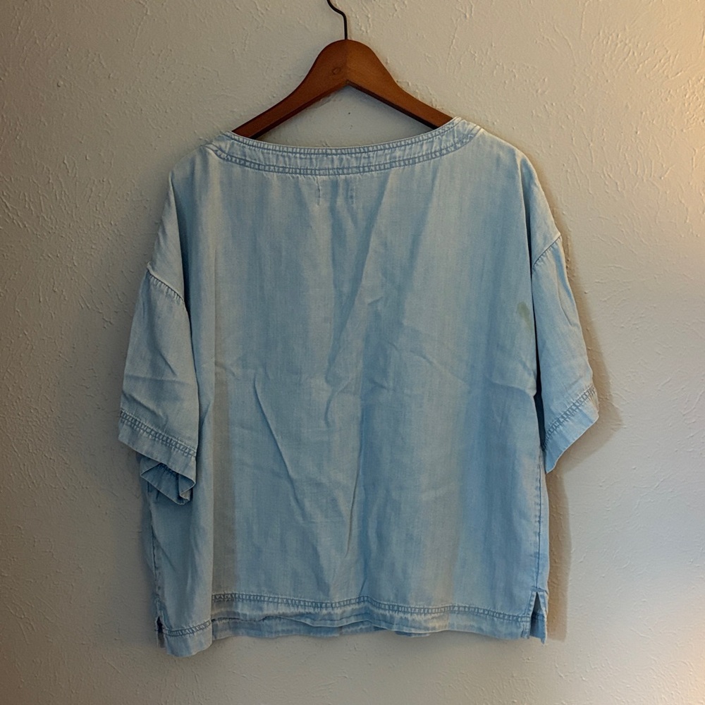 Lou & Grey Chambray Women's Top - Picture 5 of 5